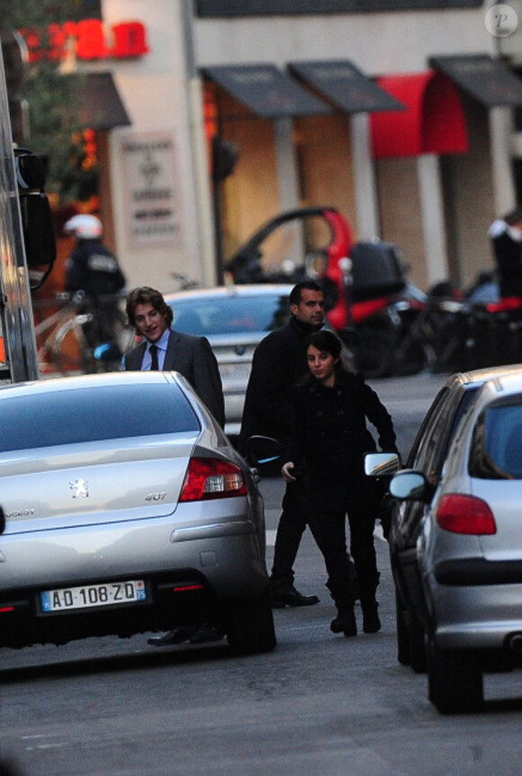 Jean Sarkozy et son épouse Jessica sont venus rendre visite à Carla Bruni et faire la connaissance de la petite Giulia. Clinique de la Muette, Paris, le 21 octobre 2011