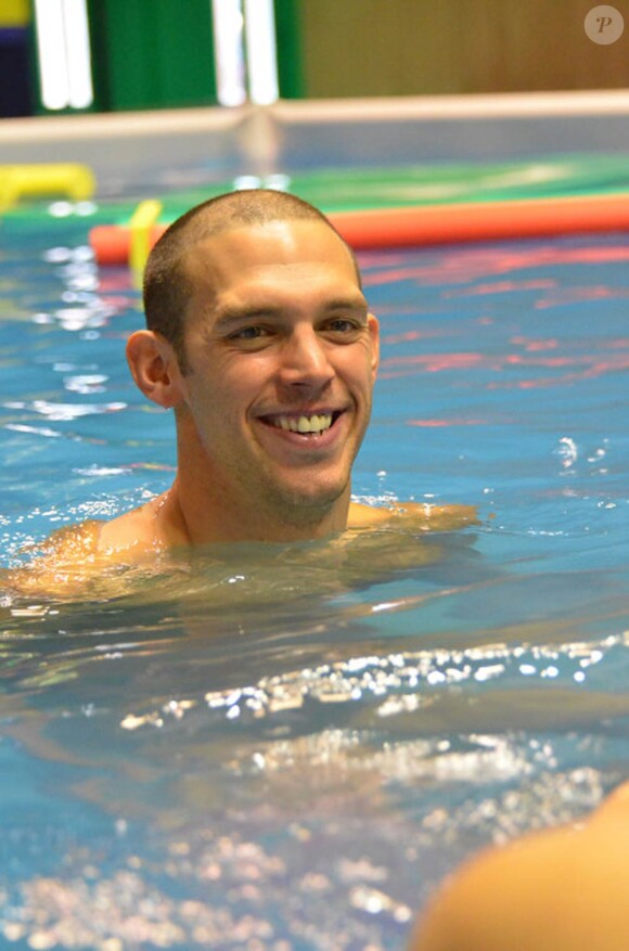 Le nageur Hugues Duboscq, jeune papa qui s'apprête à lancer le sprint final de sa carrière à 30 ans avec les JO 2012 en point de mire, animait l'activité Eveil Aquatique de la FFN au Salon KidExpo de Paris le 23 octobre 2011.