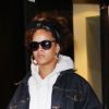 Rihanna sort de son hôtel parisien le 19 octobre 2011 pour se rendre à Lyon où elle donne un concert le soir même