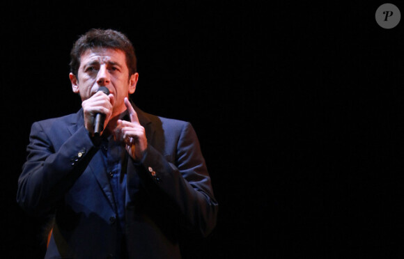 Patrick Bruel au concert La Source des Femmes, au Théâtre du Châtelet à Paris, le 24 octobre 2011.