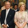 Le roi Constantin et la reine Anne-Marie de Grèce lors du mariage de leur fils le prince Nikolaos et de Tatiana Blatnik sur l'île de Spetses le 25 août 2010.