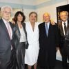 Pierre Perret entouré de son producteur Gilbert Coullier, Nicole Coullier, et de ses amis Lionel Jospin, Sylviane Agacinki, Alain Decaux et Bernard Pivot, dans sa loge de l'Olympia, le 28 octobre 2011.