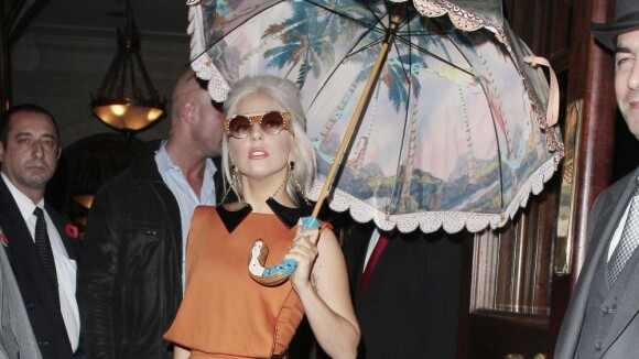 Lady Gaga : Un look top, un bisou au portier, elle ne laisse rien au hasard