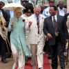 Rencontre avec le roi Zwelethini des Zoulous, le 4 novembre 2011. Le prince Charles et son épouse Camilla Parker Bowles en visite en Afrique du Sud du 2 au 6 novembre 2011.