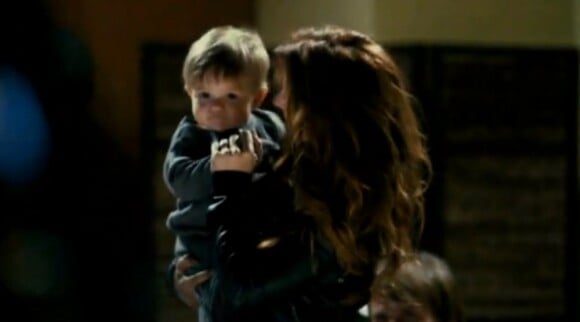 Le petit Marcus, alors âgé d'un an, s'invite dans le clip de sa maman: Isabelle Boulay - Chanson pour les mois d'hiver - décembre 2009.