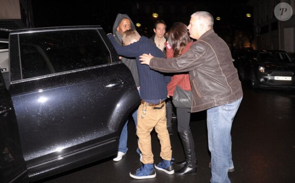 Justin Bieber et Selena Gomez arrivent à la radio NRJ à Paris, le 8 novembre 2011