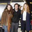 Hubert Auriol en compagnie de ses filles Jenna et Leslie à l'avant-première de Rhum Express, le mardi 8 novembre 2011, à Paris.