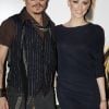 Johnny Depp et Amber Heard présentent Rhum Express, à Paris, le 8 novembre 2011.