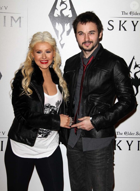 Christina Aguilera et Matt Rutler, plus proches que jamais, au lancement du jeu vidéo The Elder Scrolls V : Skyrim, à Los Angeles, le 8 novembre 2011.