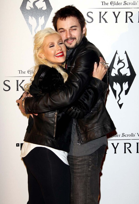Christina Aguilera et Matt Rutler, plus proches que jamais, au lancement du jeu vidéo The Elder Scrolls V : Skyrim, à Los Angeles, le 8 novembre 2011.