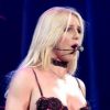 Britney Spears se produit à la Wembley Arena de Londres, le lundi 31 octobre 2011.