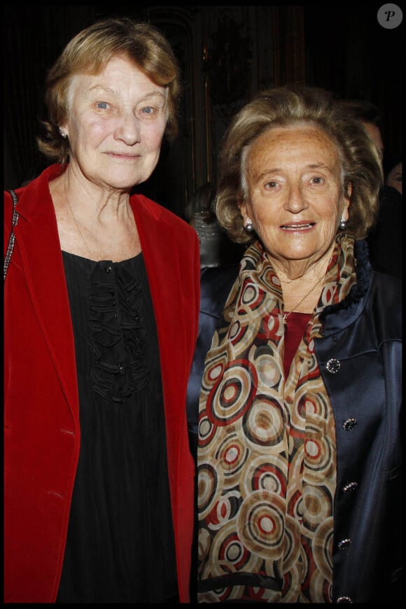 Bernadette Chirac et Marisa Bruni-Tesdeschi à l'occasion du récital à quatre mains donné par Hélène Mercier-Arnault et Brigitte Engerer au profit de la Fondation Recherche Cardio-Vasculaire-Institut de France, à l'hôtel Marcel Dassault, le 9 novembre 2011