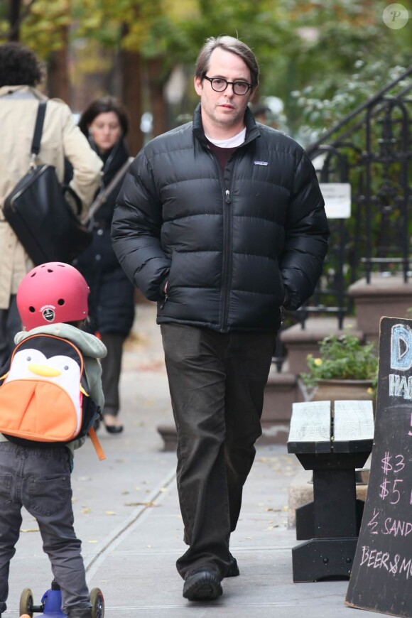 Matthew Broderick se promène à New York. Le vendredi 11 novembre 2011