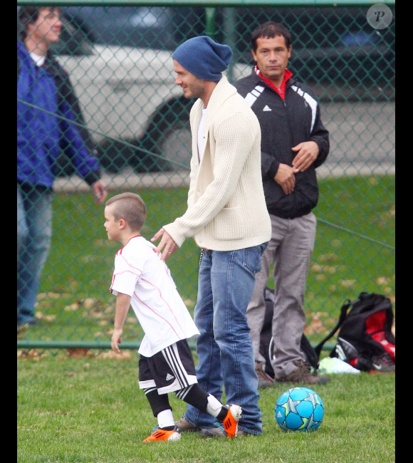 Entraînement terminé pour David Beckham et son fils Cruz le 12 novembre 2011 à Los Angeles