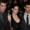 Kristen Stewart, Robert Pattinson et Taylor Lautner présentent la première partie de Twilight : Révélation, à Londres, le 16 novembre 2011.