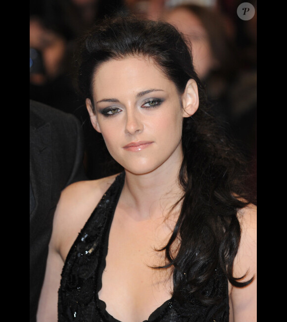 Kristen Stewart présente la première partie de Twilight : Révélation, à Londres le 16 novembre 2011.