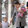 Jennifer Garner, enceinte, et sa fille Seraphina à Los Angeles, le 16 novembre 2011