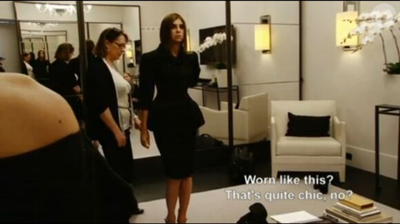 Carine Roitfeld, à la recherche de la tenue parfaite dans "The Client".