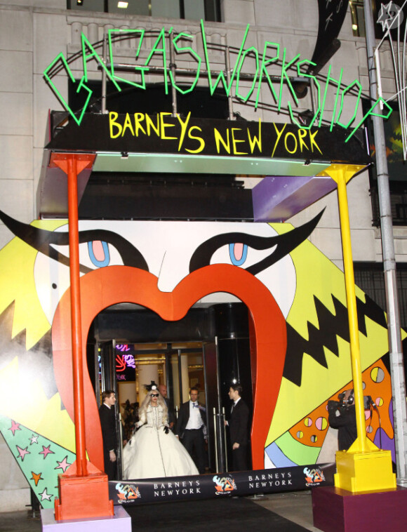 Le Gaga Workshop à la boutique Barney's de New York City le 21 novembre 2011