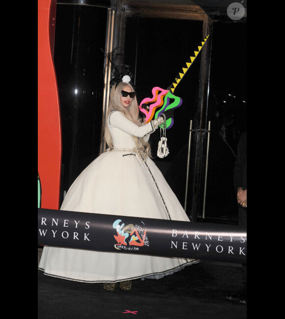 Lady Gaga inaugure le Gaga Workshop à la boutique Barney's de New York City le 21 novembre 2011