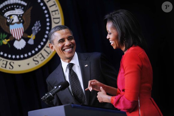 Michelle Obama fait une petite gaffe devant son époux Barack Obama, Einsenhower Building à Washington, le 21 novembre 2011.