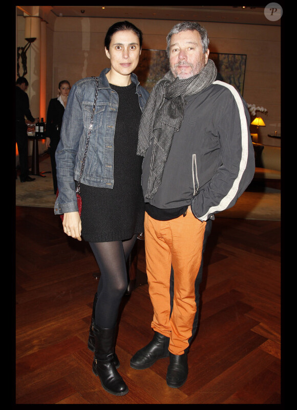 Philippe Starck et son épouse Jasmine lors du cocktail organisé pour la présentation du film The Lady à Paris au Park Hyatt le 22 novembre 2011