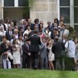 Jean-Marie Bigard et sa femme Lola Marois entourés de leurs familles, lors de leur mariage à la mairie du VIIe arrondissement   de Paris, le 27 mai 2011, par Rachida Dati.
