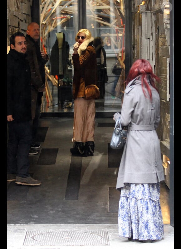 Scout Larue et Rumer en pleine séance shopping le 25 novembre 2011 à Paris