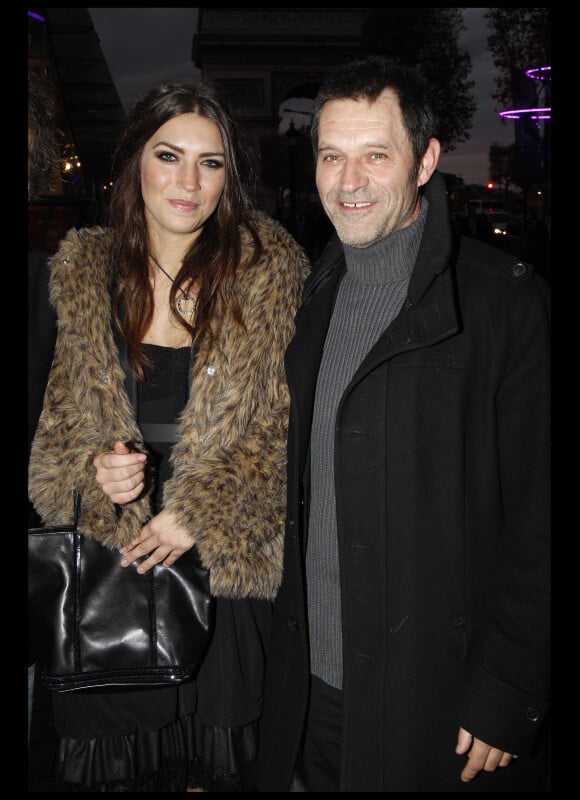 Patrick Catalifo et sa fille lors de l'avant-première du film Les Lyonnais à Paris le 27 novembre 2011