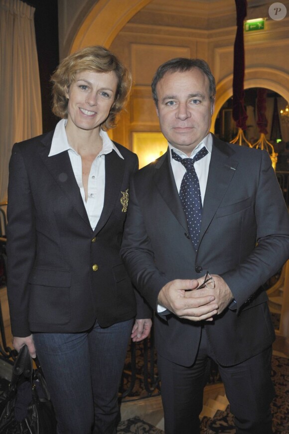 Anne Richard et Fabien Lecoeuvre lors de la soirée de charité au profit de l'association Soleil d'Enfance, au Fouquet's à Paris le 29 novembre 2011