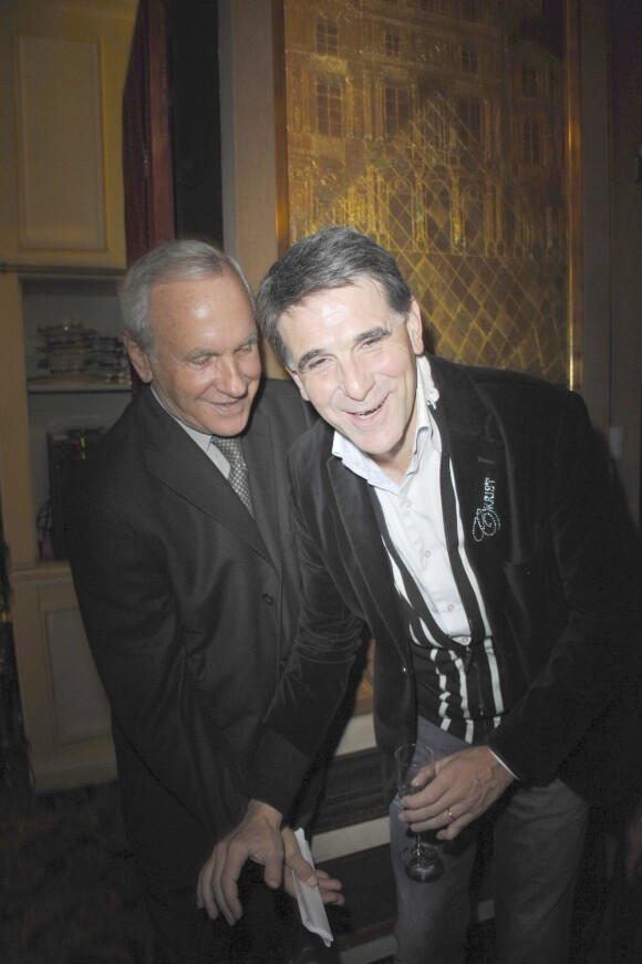 Patrice Laffont et Tex lors de la soirée de charité au profit de l'association Soleil d'Enfance, au Fouquet's à Paris le 29 novembre 2011