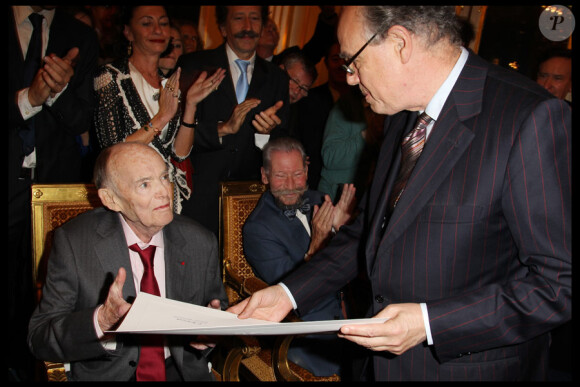 François Lesage reçoit le diplôme de Maître d'Art le 23 novembre 2011  des mains de François Mitterrand, ministre de la Culture et de la  Communication.