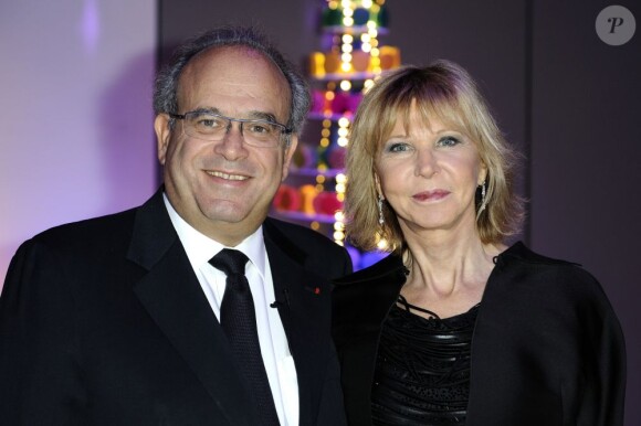 Le Professeur Khayat et Marie-Chistiane Marek à l'hôtel de Rothschild le 1er décembre 2011 pour l'inauguration de la 16e édition des Sapins de Nöel des créateurs