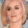 Katy Perry aime les transformations capillaires : dernière en date, une couleur à mi chemin entre le blond et le rose qui lui va comme un gant. Assagie Katy ?