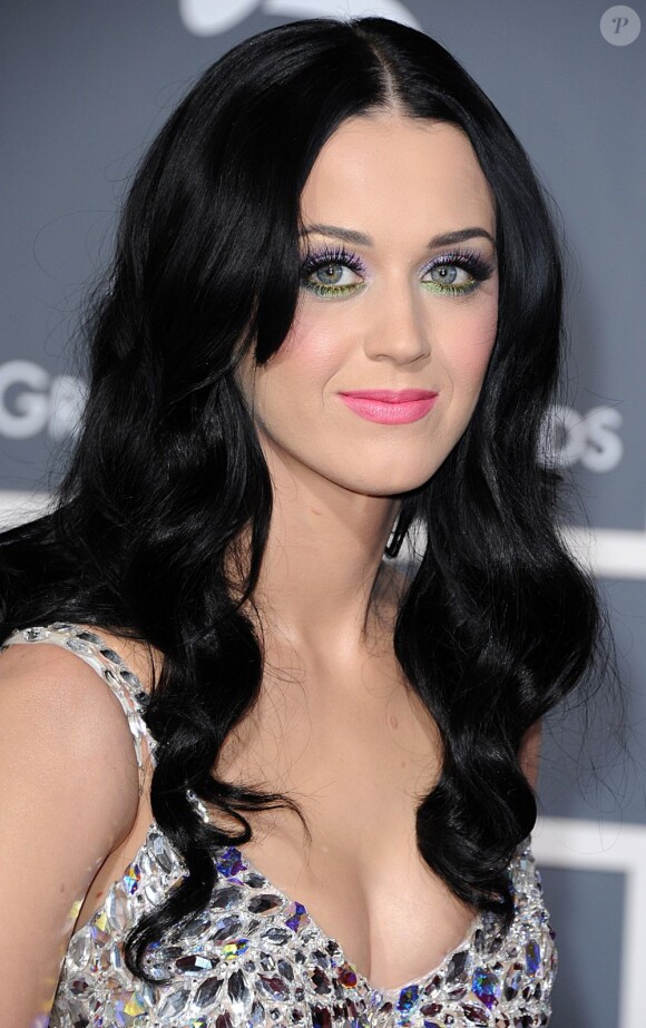Katy Perry : Des ondulations parfaitement maîtrisées pour un look plus sage et glam à souhait