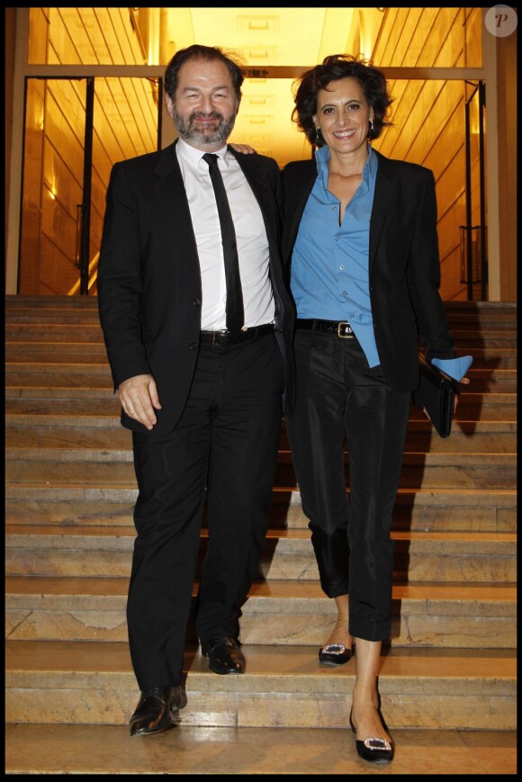 Denis Olivennes et Inès de la Fressange lors de la soirée annuelle de la FIDH, le 5 décembre 2011, au Théâtre National de Chaillot.