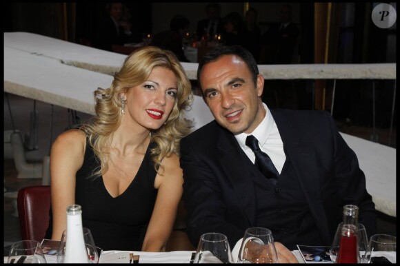 Tina et Nikos Aliagas lors de la soirée annuelle de la FIDH, le 5 décembre 2011, au Théâtre National de Chaillot.