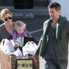 Amy Adams, son mari Darren Le Gallo et leur fille Aviana font leurs courses à Los Angeles, le 27 novembre 2011.
