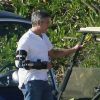 George Clooney, un peu handicapé, alors qu'il continue son week-end de Thanksgiving avec sa petite amie Stacy Keibler au Mexique à la fin du mois de novembre 2011