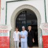 Marie Gillain visite le service ophtalmologique d'un hôpital de Marrakech, en marge du festival international du film. Mélita Toscan du Plantier est à ses côtés. Le 8 décembre 2011