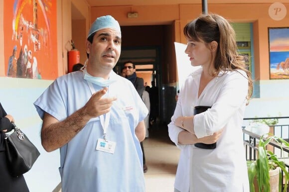 Marie Gillain visite le service ophtalmologique d'un hôpital de Marrakech, en marge du festival international du film. Le 8 décembre 2011