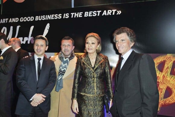 Christophe Beaux, Olivier Picasso, Jack Lang et Farah Diba au lancement de la collection Andy Warhol de la Monnaie de Paris, au Centre Georges Pompidou à Paris, le 8 décembre 2011.