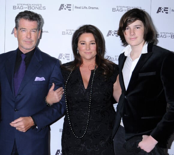 Pierce Brosnan avec sa femme Shaye Smith et leur fils Dylan, à Los Angeles, le 8 décembre 2011.