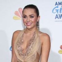 Miley Cyrus affiche fièrement son corps de femme avec un décolleté ravageur