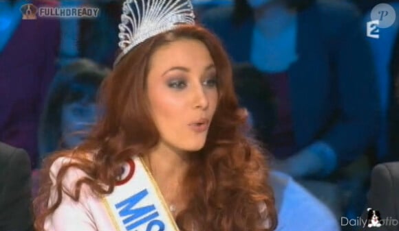 Delphine Wespiser, Miss France 2012, sur le plateau d'On n'est pas couché, le samedi 10 décembre 2011.