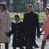Le président Barack Obama, Michelle Obama et leurs deux filles Malia et Sasha à Washington, le 11 décembre 2011.
