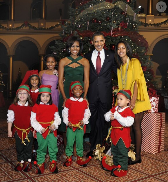 La famille Obama et les petits lutins à Washington, le 11 décembre 2011.