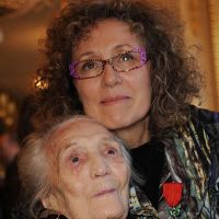 Mireille Dumas : un come-back et une belle médaille devant sa maman émue