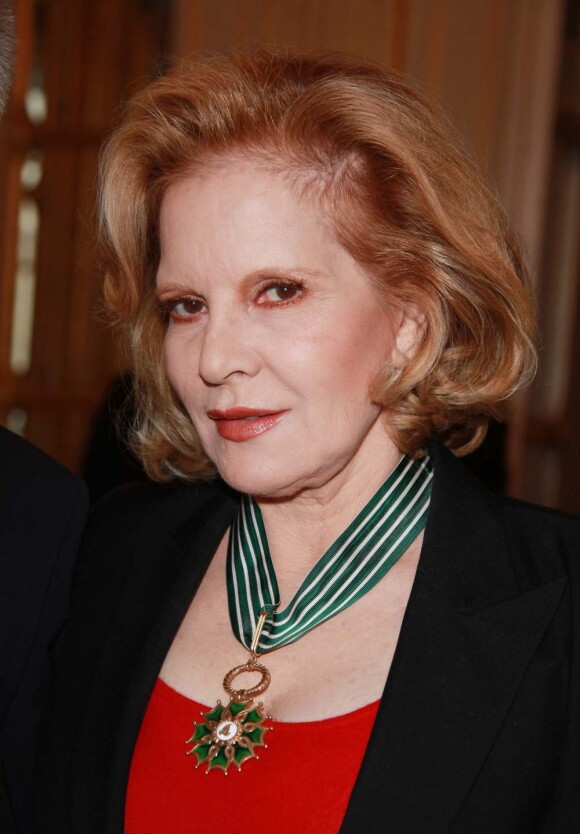 Sylvie Vartan honorée par la République, au ministère de la Culture, le 14 décembre 2011.