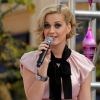 Katy Perry présente son nouveau parfum Meow! à Los Angeles le 14 décembre 2011